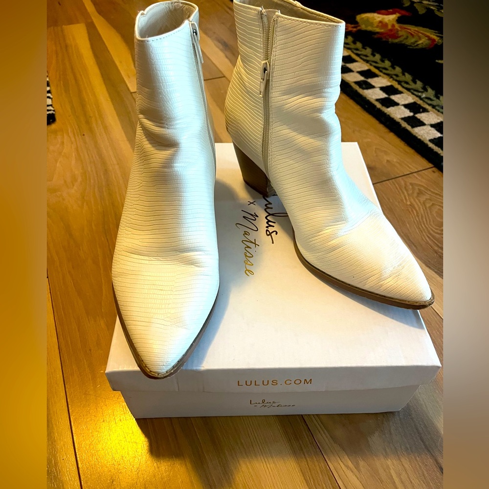 Lulus white boots
